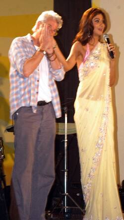 शिल्पा शेट्टी-रिचर्ड गेरे किसिंग केस में Bombay High Court ने महाराष्ट्र सरकार से मांगा जवाब