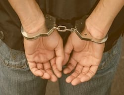 सामान्य मामलों में आरोपी को नहीं लगाई जा सकती हथकड़ी, जानिए क्या कहता है कानून