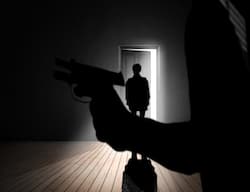 अपराधी को शरण देना या छुपाना है अपराध, होगी 5 साल तक की जेल की सजा