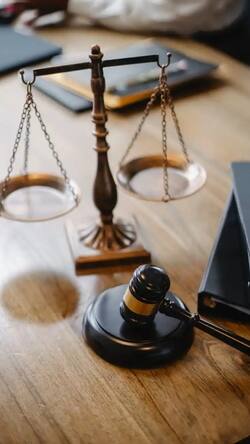 गलत गिरफ्तारी पर कर सकते हैं पुलिस के खिलाफ मुकदमा