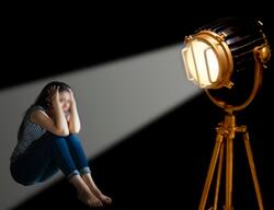 दुष्कर्म से पीड़ित महिला की पहचान का खुलासा करने पर मिलेगी सज़ा, जानिए IPC की यह धारा