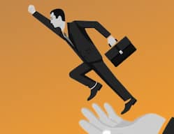 Union Budget 2023 की नई टैक्स व्यवस्था में आयकर छूट Rs 5 lakh से बढ़ाकर Rs 7 lakh की गई