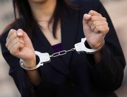 Happy Women's Day: क्या पुरुष पुलिस अधिकारी कर सकता है महिला को गिरफ्तार? जानिए आरोपित महिलाओं की गिरफतारी से जुड़े विशेष कानून