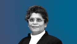 'बहुत देर तक बैठना मुश्किल': Delhi High Court Judge ने अदालत में खड़े होकर की मामलो की सुनवाई