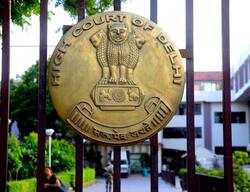 पिता के हस्ताक्षर के बिना Delhi High Court ने नाबालिग को गर्भावस्था समाप्त करने की अनुमति दी