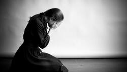 महिला का शील भंग होने पर दर्ज करवायें मुकदमा, अनुभवी वकील की सहायता लें