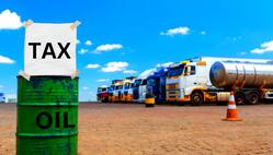 भारत में विंडफॉल टैक्स से क्या अभिप्राय है, इससे तेल कंपनियां किस तरह प्रभावित होती हैं?