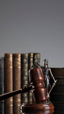 Delhi HC ने 100% विकलांग हुई छात्रा के जीवन में दी नई उमीदें