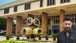 विवेक अग्निहोत्री ने दिल्ली हाई कोर्ट में पेश होकर बिना शर्त मांगी माफी, Contempt of Court मामले में बरी