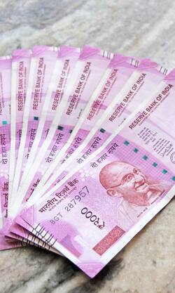 Rs 2,000 के नोट को जमा करते वक्त इन नियमों का रखे ध्यान