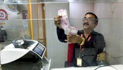 Rs 2,000 के नोट जमा करने जा रहें? जानिये Income Tax Act के तहत कैश डिपॉजिट का नियम