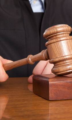 जब हरियाणा की एक कोर्ट में जज की कुर्सी पर बैठा मुवक्किल...