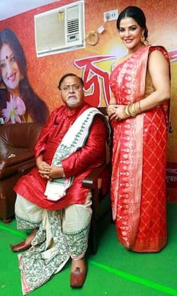 शिक्षक भर्ती घोटाला में अर्पिता मुखर्जी ने झाड़ा पल्ला, पार्थ चैटर्जी पर मढ़ा सारा दोष!