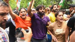 दिल्ली पुलिस ने अदालत के समक्ष प्रदर्शनकारी पहलवानों से सम्बंधित स्टेटस रिपोर्ट की प्रस्तुत