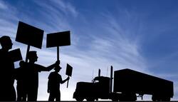 हड़ताल क्या है श्रम विधि के अंतर्गत? इसके आवश्यक तत्व और करने की शर्तें क्या हो सकतीं हैं?