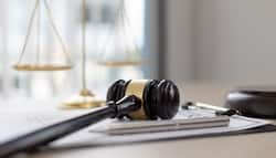 क्या था शाह बानो मामला, कैसे  शुरू हुई थी यूनिफॉर्म सिविल कोड पर बहस, शरीयत कानून को मिली थी चुनौती