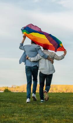 लिव-इन में रहने वाले सेम-सेक्स कपल्स के लिए क्या है कानूनी सुरक्षा?