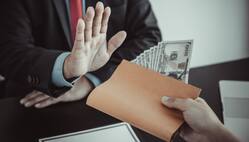 Public Servants के रिश्वत लेते हुए गिरफ्तार होने पर क्या है सजा का प्राविधान?