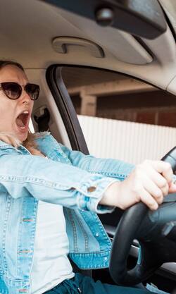 ओवरस्पीडिंग से बचें, सीट बेल्ट लगाएं, वरना...