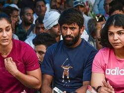 Sakshi Malik, Bajrang Punia सहित अन्य रेस्लर्स ने WFI सर्कुलर को Delhi High Court में दी चुनौती, किया ये दावा; जानें क्या है विवाद