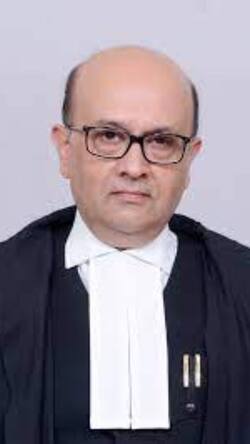 सुप्रीम कोर्ट के जस्टिस मनोज मिश्रा की शैक्षणिक योग्यता, यहां जानिए