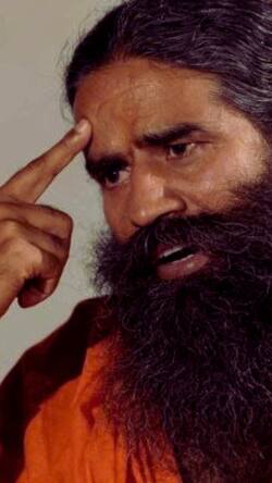 अब योगा पर भी सर्विस टैक्स, सुप्रीम कोर्ट ने बढ़ाई बाबा रामदेव की मुश्किलें