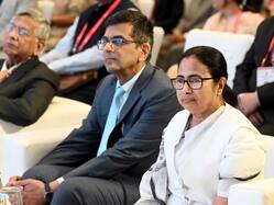 'जज खुद को देवता ही न मानने लगें', बंगाल दौरे पर CJI Chandrachud बोले, बगल में CM ममता बनर्जी भी मौजूद रहीं