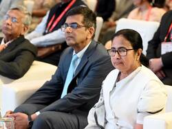 'जज खुद को देवता ही न मानने लगें', बंगाल दौरे पर CJI Chandrachud बोले, बगल में CM ममता बनर्जी भी मौजूद रहीं