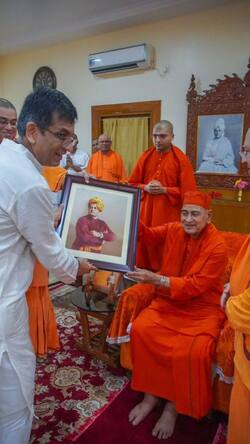 सीजेआई डीवाई चंद्रचूड़ पहुंचे बेलूर मठ, देखे झलकियां