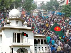 सिविल सेवा में वॉर वेटरन के परिजनों का आरक्षित कोटा घटाया था, भारी प्रदर्शन के बीच बंगलादेश सुप्रीम कोर्ट ने फैसले को बदला