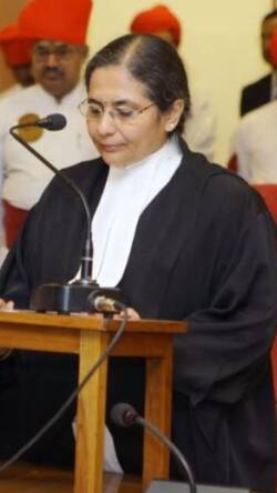 जस्टिस बेला एम त्रिवेदी कितनी पढ़ी-लिखी हैं?