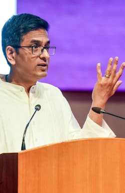 अदालत और लोगों के बीच वकीलों ने महत्वपूर्ण सेतु की भूमिका निभाई: सीजेआई डीवाई चंद्रचूड़