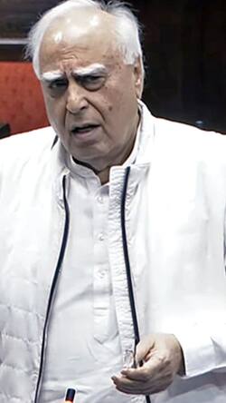 मैं गुनहगारों का....कपिल सिब्बल की मांग को 'CJI' ने क्यों ठुकराया