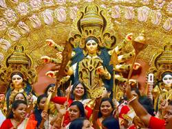 Durga Puja पंडाल के बाहर लगे 'एंटी-एस्टैब्लिशमेंट' नारे? फिर नौ आरोपियों को Calcutta HC ने कैसे दी जमानत, जानें पूरा मामला