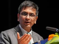 सोशल मीडिया पर 20 सेकंड के वीडियो से बनती है राय, अदालतों के फैसले लेने की प्रक्रिया कहीं अधिक गंभीर: पूर्व CJI DY Chandrachud