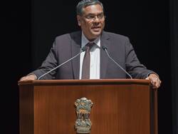 'जज ऑनलाइन माध्यम से ही सुनवाई करने का प्रयास करें',  बदतर होती AQI को लेकर CJI Sanjiv Khanna का बड़ा निर्देश