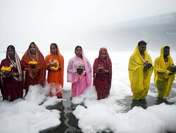 यमुना नदीं में नहीं होगा Chhath Puja का आयोजन, इन वजहों से Delhi HC ने अनुमति देने से किया इंकार