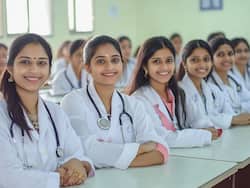 देश में डॉक्टरों की कमी, विशेष काउंसलिंग के जरिए 30 दिसंबर तक भरे जाएं मेडिकल सीटें: सुप्रीम कोर्ट