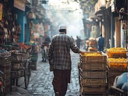 'अगर फेरीवालों से सड़के खाली नहीं करा सकते, तो लोगों को कानून हाथ में लेने दें', बॉम्बे हाईकोर्ट ने महाराष्ट्र सरकार को फटकारा