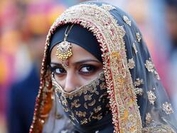 धर्म बदलना अवैध तो क्या कन्वर्ट होने के बाद की गई शादी होगी वैध? जानें 25 हजार जुर्माने लगाते हुए इलाहाबाद HC ने क्या फैसला सुनाया