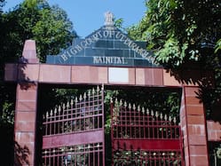 घर के अंदर शौचालय का नहीं होना नामांकन रद्द करने का वैध आधार नहीं: उत्तराखंड हाई कोर्ट ने पंचायत चुनाव लड़ने को इच्छुक महिला को दी राहत